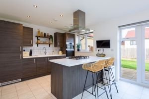 Kitchen/Breakfast Room- click for photo gallery